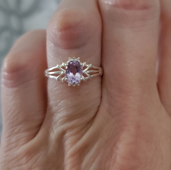 Sterling Silver and Amethyst Ring - Picture 4 of 4